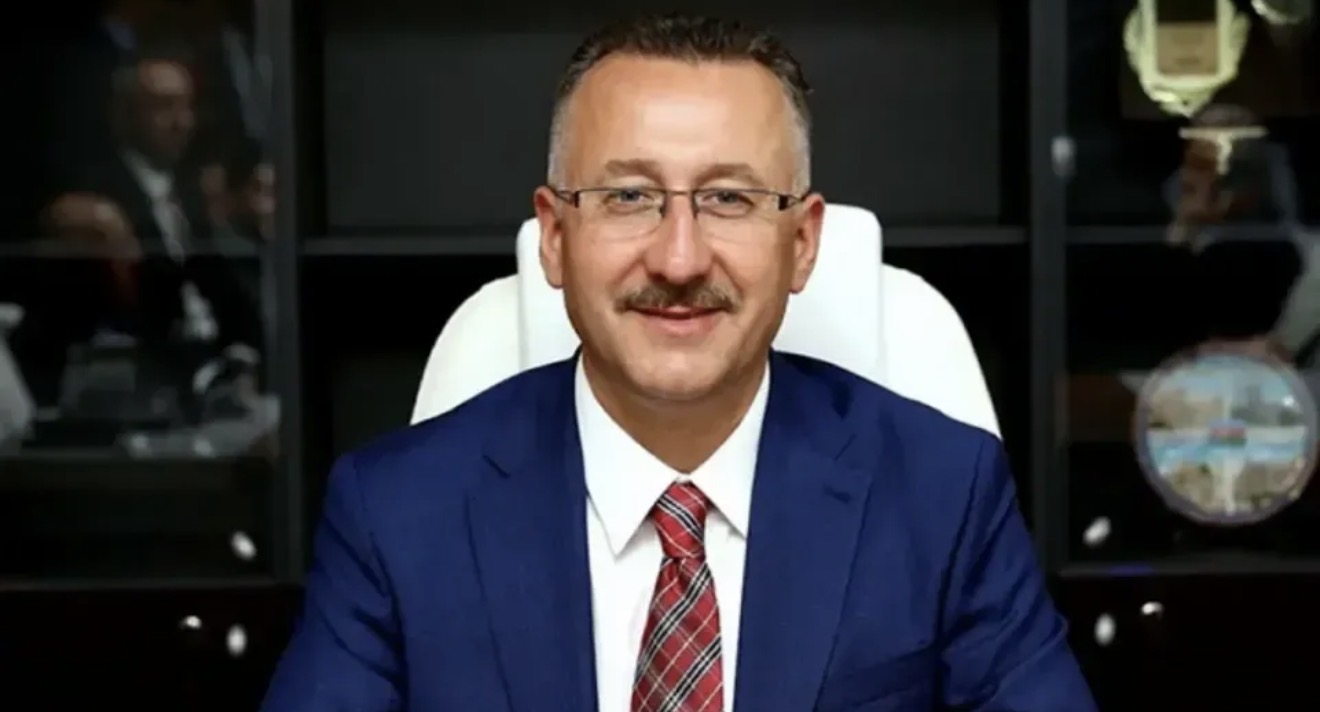 Adapazarı Belediye Başkanı Mutlu istifa etti. İstifa kararı kamuoyunda büyük