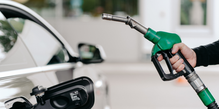 Gece yarısı itibarıyla akaryakıt fiyatlarına gelen zamla birlikte Kocaeli’de motorin