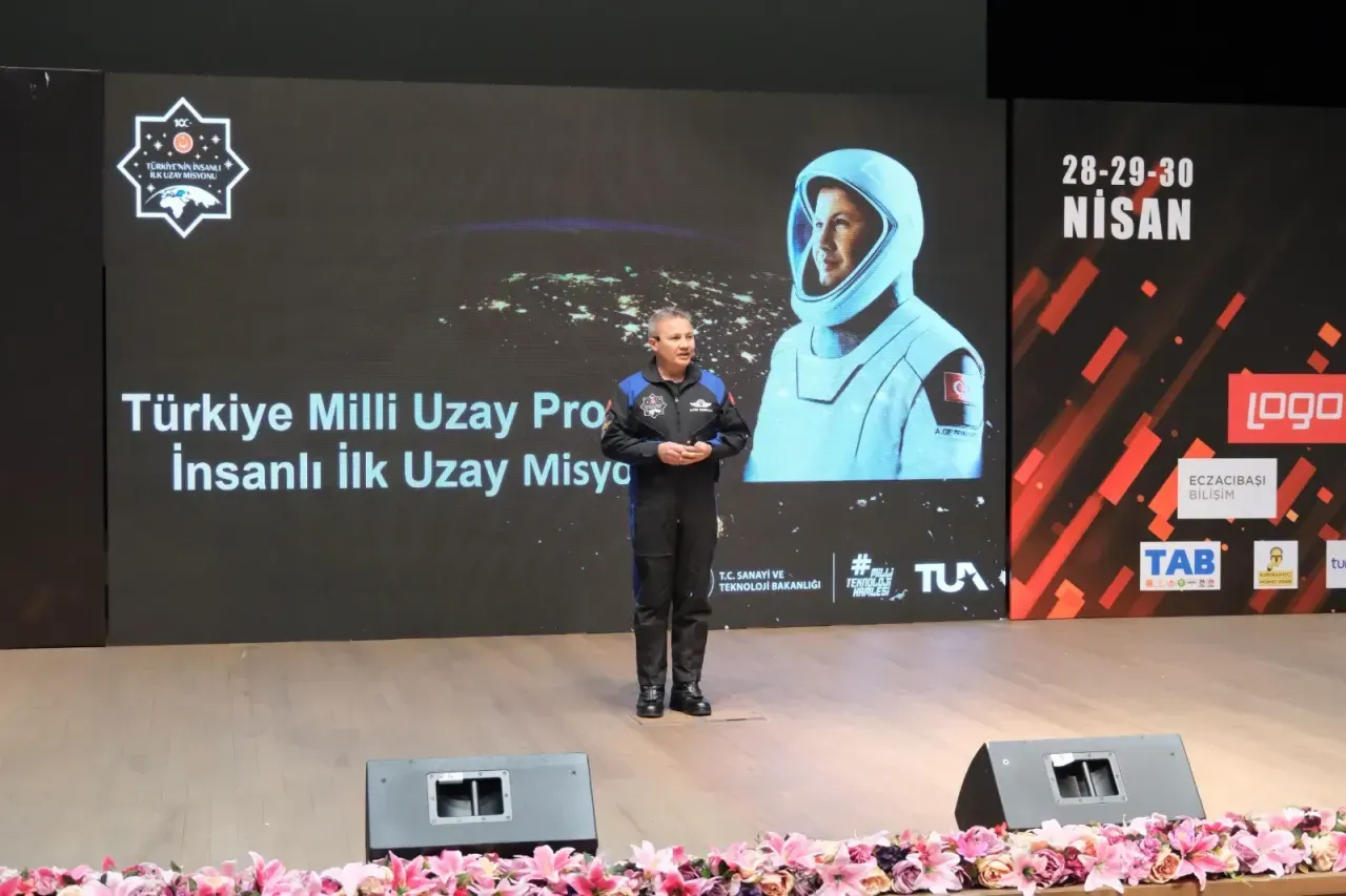 Türkiye'nin ilk astronotu Alper Gezeravcı, uzay misyonu deneyimlerini paylaşmak üzere