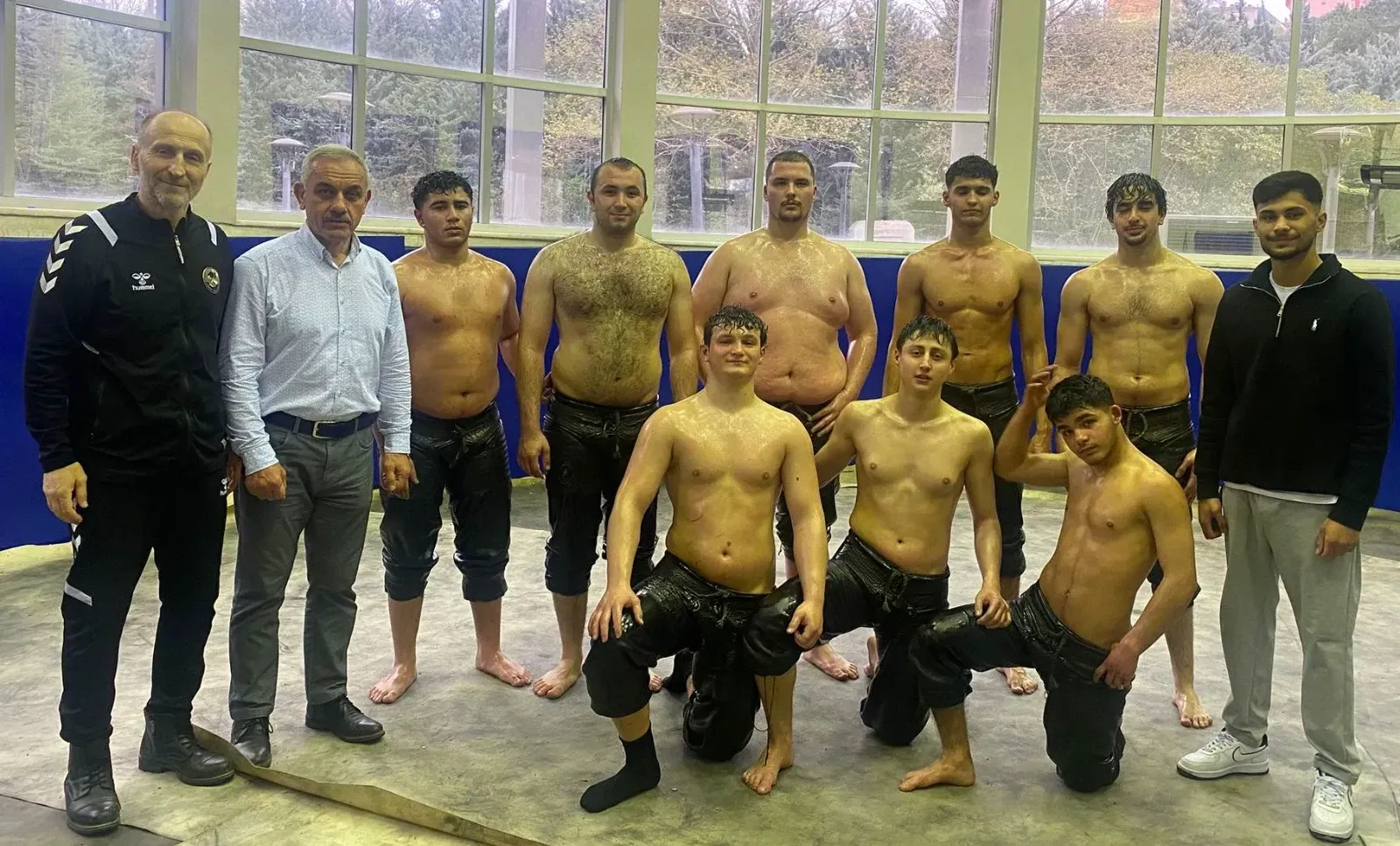 Körfez Gençlerbirliği Yağlı Güreş Takımı, Kırkpınar hedefiyle antrenmanlarına hız verdi.