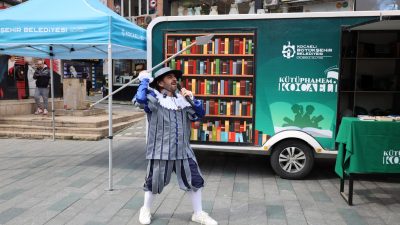 Kocaeli Büyükşehir Belediyesi tarafından Kütüphane Haftası kapsamında düzenlenen etkinlik, renkli