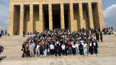 Kocaeli İzmit Belediyesi Çınar Akademi, 190 öğrenciyle Ankara gezisi düzenledi.
