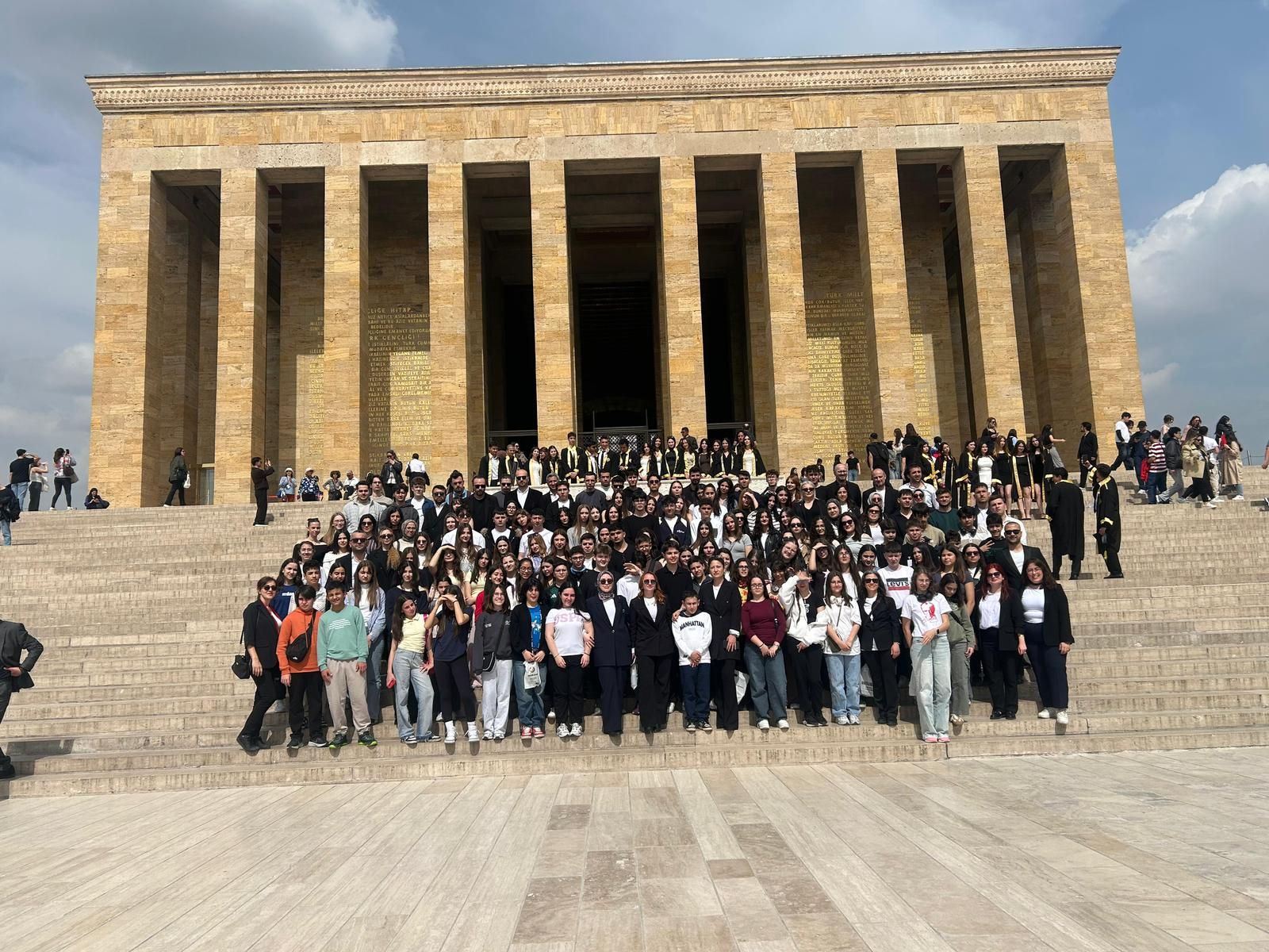 Kocaeli İzmit Belediyesi Çınar Akademi, 190 öğrenciyle Ankara gezisi düzenledi.