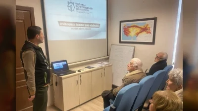 Kocaeli’de 65 yaş üstü vatandaşlar, deprem gerçeğini simülasyonla deneyimleyerek afet