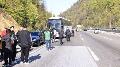 Kocaelispor taraftarı yolda kaldı. Gençlerbirliği deplasmanına giden yeşil-siyahlılar Bolu’da otobüs