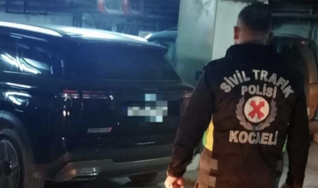 Kocaeli’de trafikten kaçmak için kaldırıma çıkan sürücü, sosyal medyada yayılan