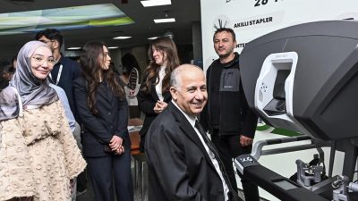 Kocaeli Üniversitesi’nde düzenlenen Robotik Cerrahi Zirvesi 2026’da dikkat çeken veri