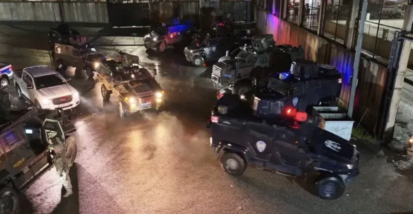 Kocaeli bağlantılı yürütülen operasyonda 9 kişi gözaltına alındı, 4 şüpheli