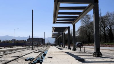 Kocaeli’de İzmit-Kartepe tramvay hattı projesinde yeni aşamaya geçildi. Durak montajı