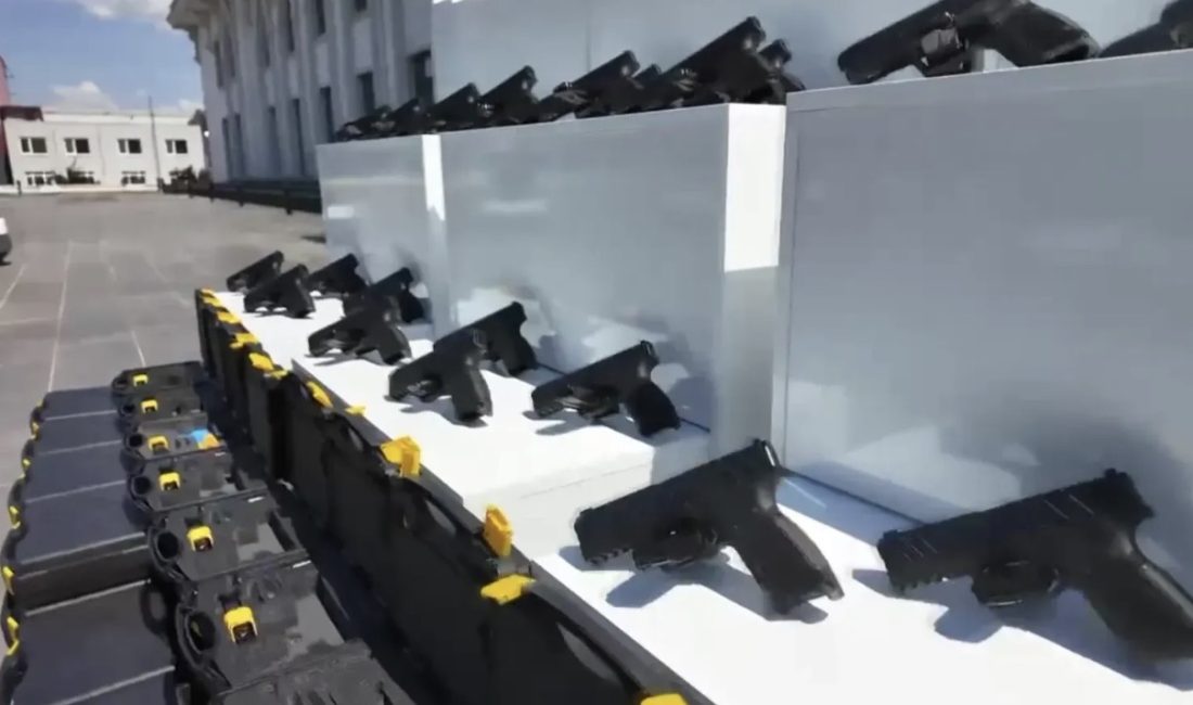 Kocaeli’de Kartepe TEM Otoyolu’nda düzenlenen operasyonda 60 tabanca ve çok