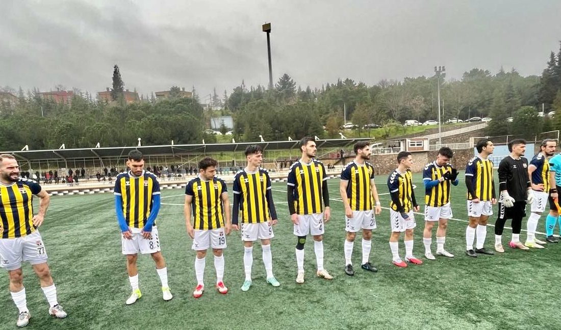 Kandıra Stadı’nda oynanan Amatör Süper Lig play-off mücadelesi, Derincespor AŞ’nin