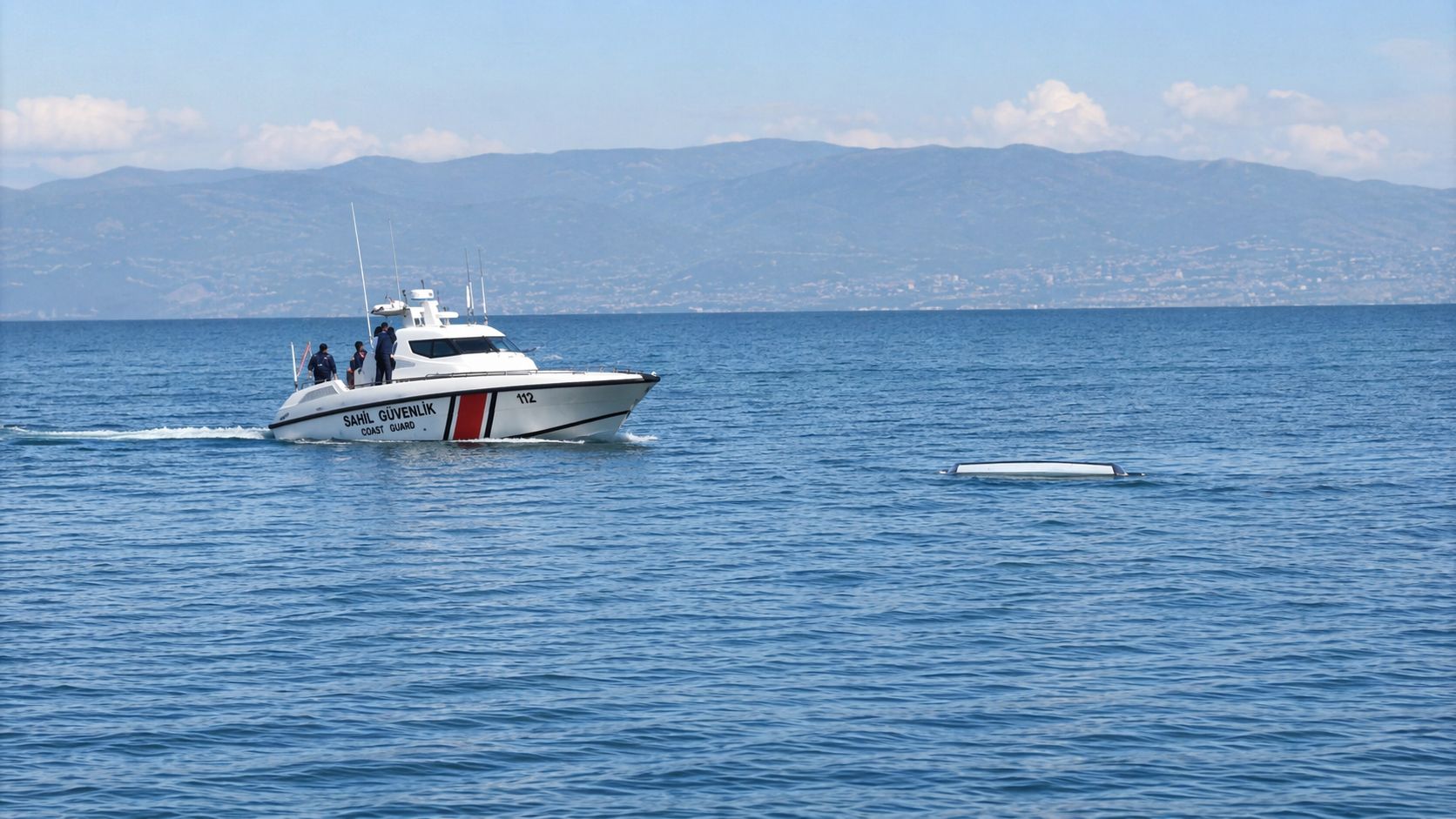 Karamürsel açıklarında antrenman yapan yelkenli sporcu denize düştü. Sahil Güvenlik