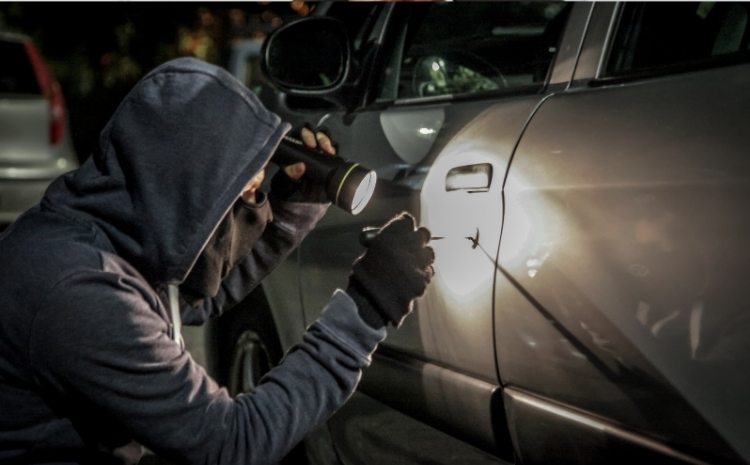 Kocaeli Karamürsel’de iş yeri hırsızlığı yapan şüpheli, çaldığı araçla Manisa’ya