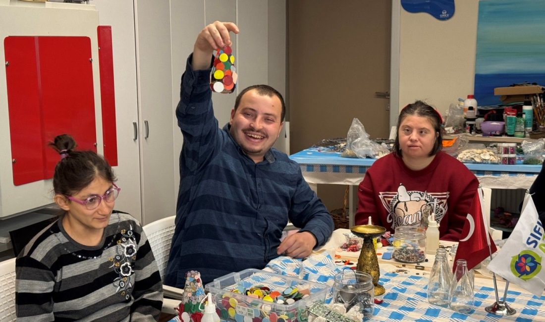 Kocaeli Büyükşehir Belediyesi’nin Gonca Engelsiz Yaşam Merkezi’nde düzenlediği cam atık