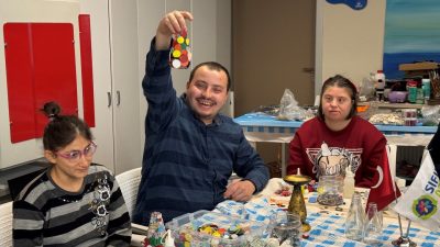 Kocaeli Büyükşehir Belediyesi’nin Gonca Engelsiz Yaşam Merkezi’nde düzenlediği cam atık