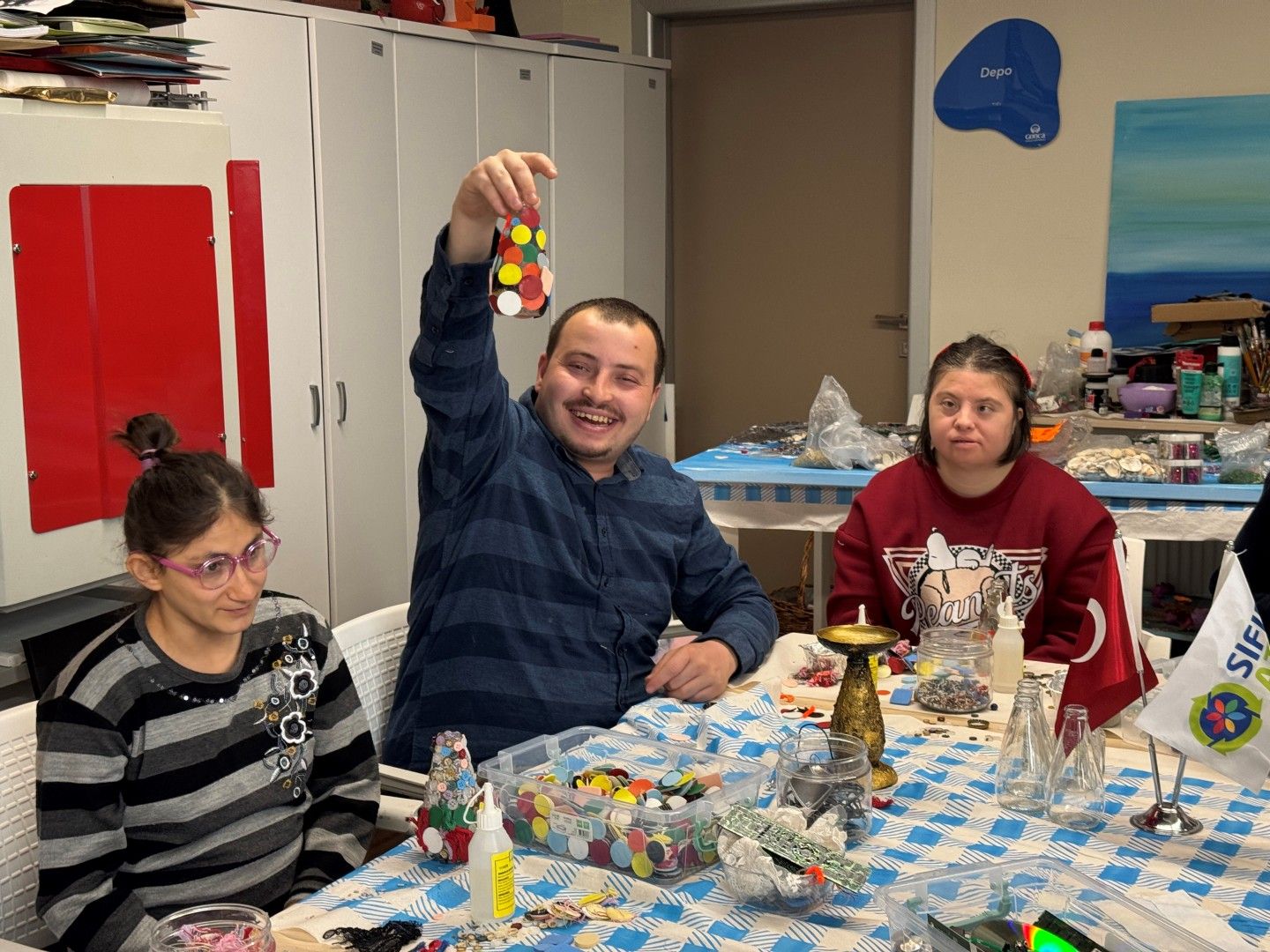 Kocaeli Büyükşehir Belediyesi’nin Gonca Engelsiz Yaşam Merkezi’nde düzenlediği cam atık