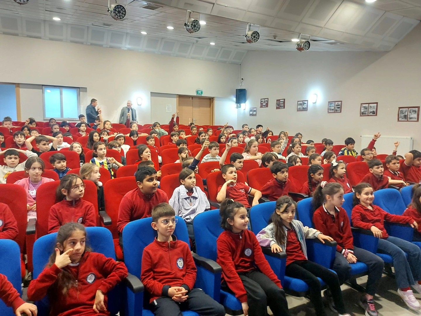 Kocaeli Gölcük’te belediye ekipleri, ilkokul öğrencilerine geri dönüşüm ve sıfır