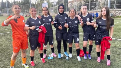 Kocaeli’de Körfez Gençlerbirliği kız futbol takımları U15 ve U13 kategorilerinde