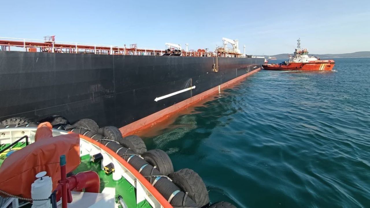 Rusya’dan yola çıkan ve Kocaeli’ye ham petrol taşıyan 274 metre