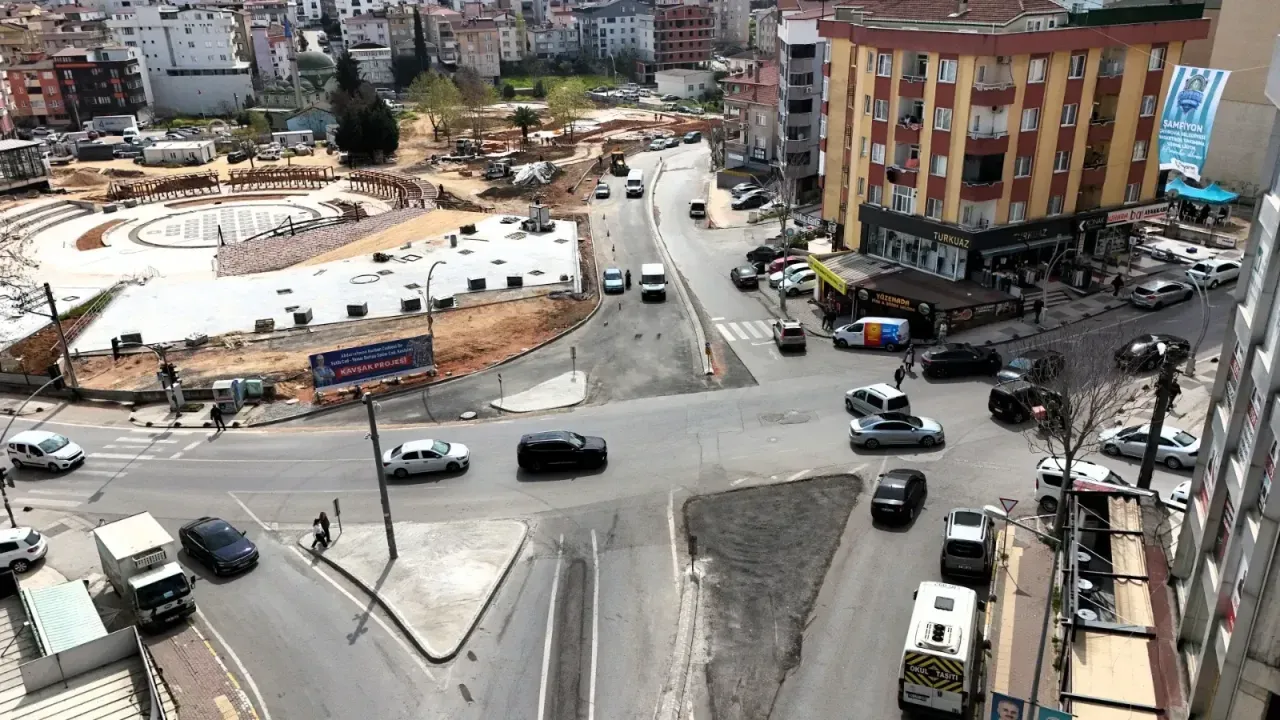 Çayırova Özgürlük Mahallesi’nde üç caddenin kesiştiği noktada yürütülen kavşak düzenlemesinde