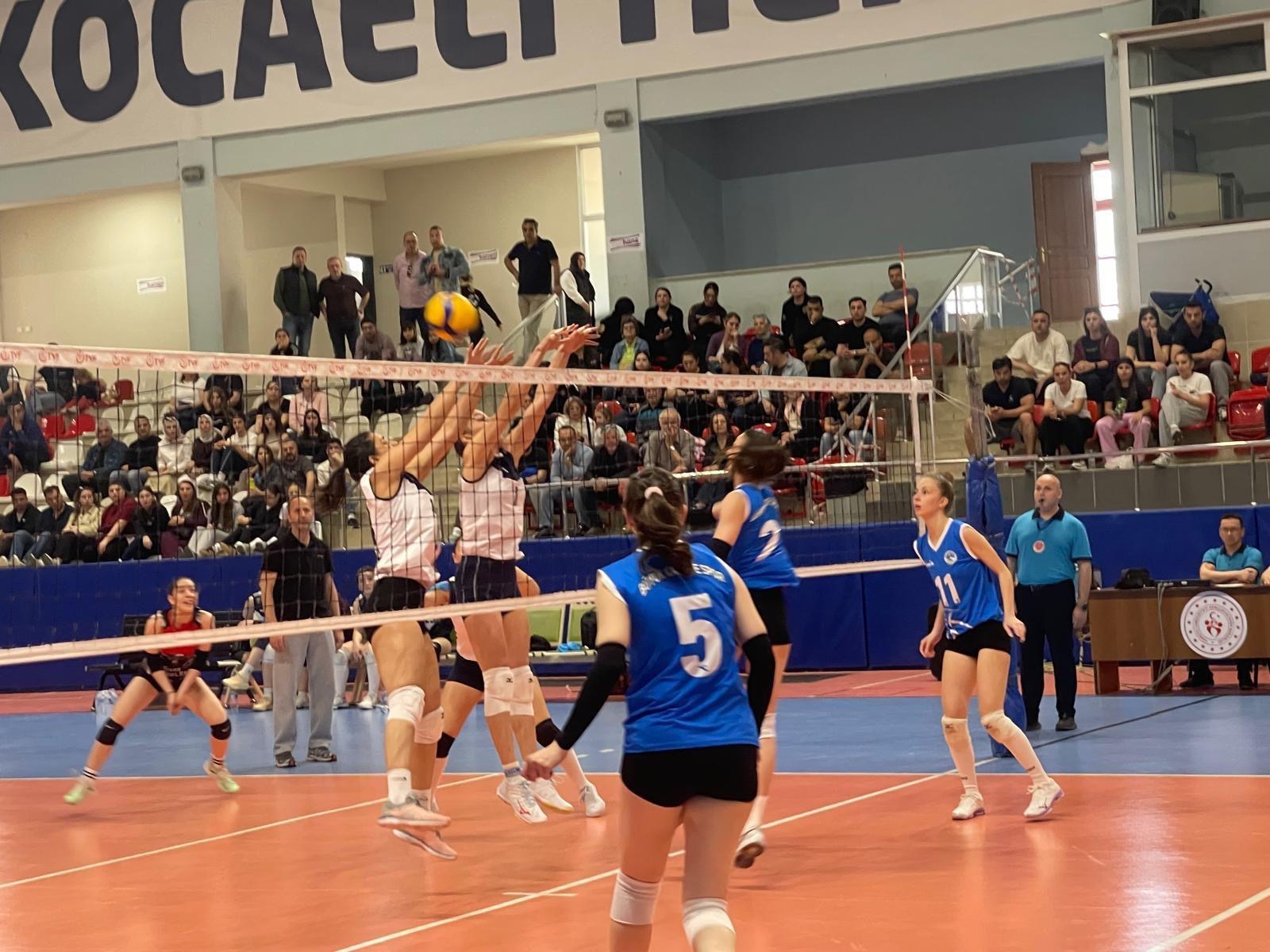 Büyük Kartepespor, Kadınlar Bölgesel Voleybol Ligi final grubunu namağlup tamamlayarak