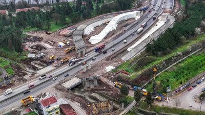 Kocaeli’de doğu yakasından ilçelere uzanan dev ulaşım yatırımlarıyla yollar yenileniyor,