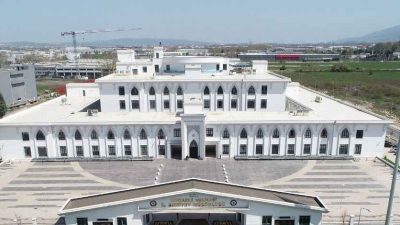 Kocaeli Emniyet Müdürlüğü, Kartepe’de araçtan açılan ateş sonucu mermilerin okula