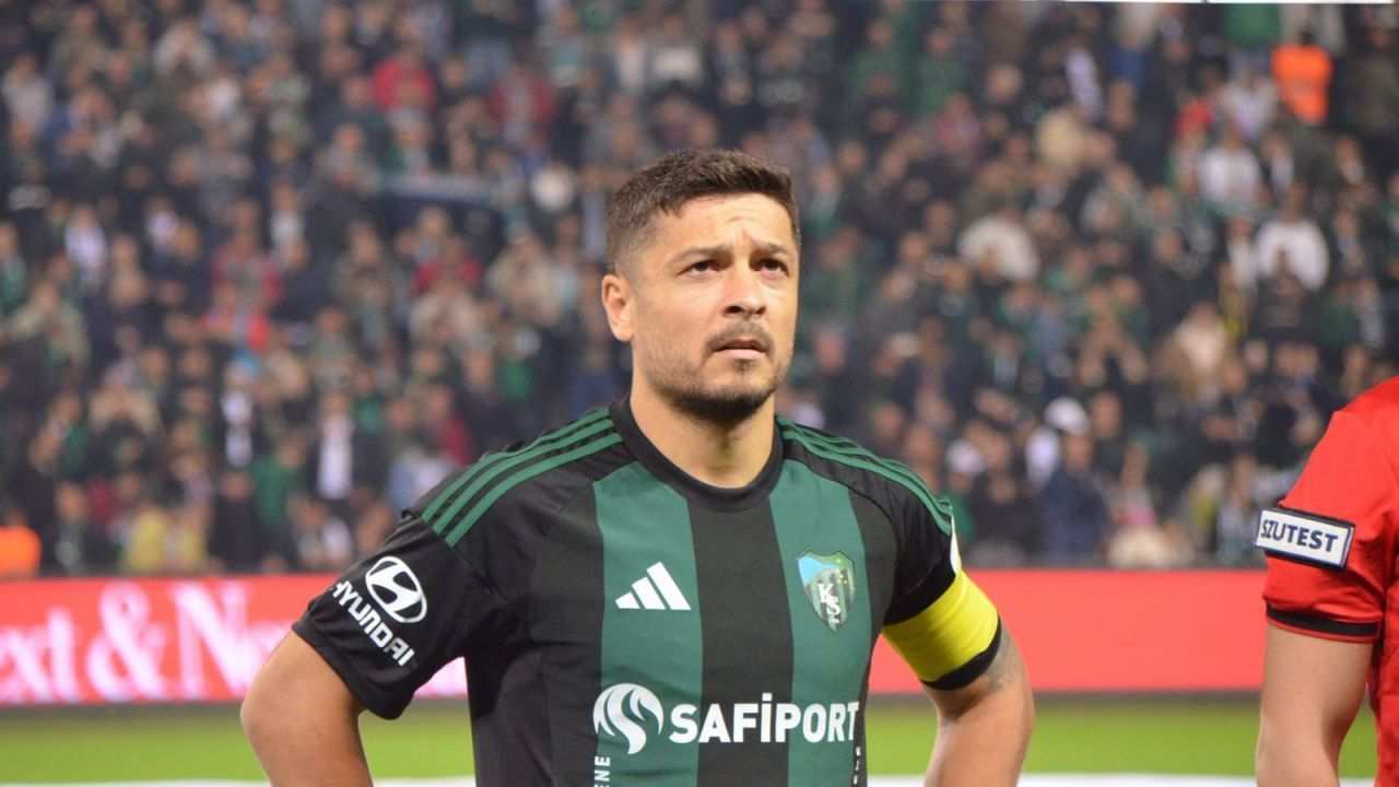 Kocaelispor’un deneyimli futbolcusu Ahmet Oğuz için Erzurumspor FK ve bazı