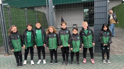 Kocaelispor–Göztepe maçı öncesi seremoniye çıkacak çocuklar büyük heyecan yaşadı. Miniklerin