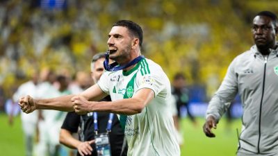 Suudi Arabistan Ligi’nde oynanan dev derbide futbol değil, kavga konuşuldu.