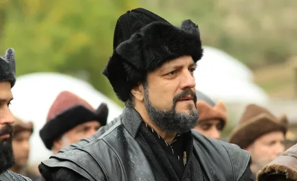 Kocaeli İzmitli oyuncu Ragıp Savaş, katıldığı programda memleketi Kocaeli’ye olan