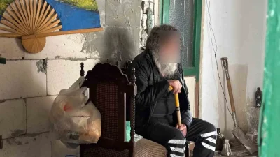 Kocaeli Gebze’de 60 yaşındaki bir adam, bir yıldır çıkmadığı evinde