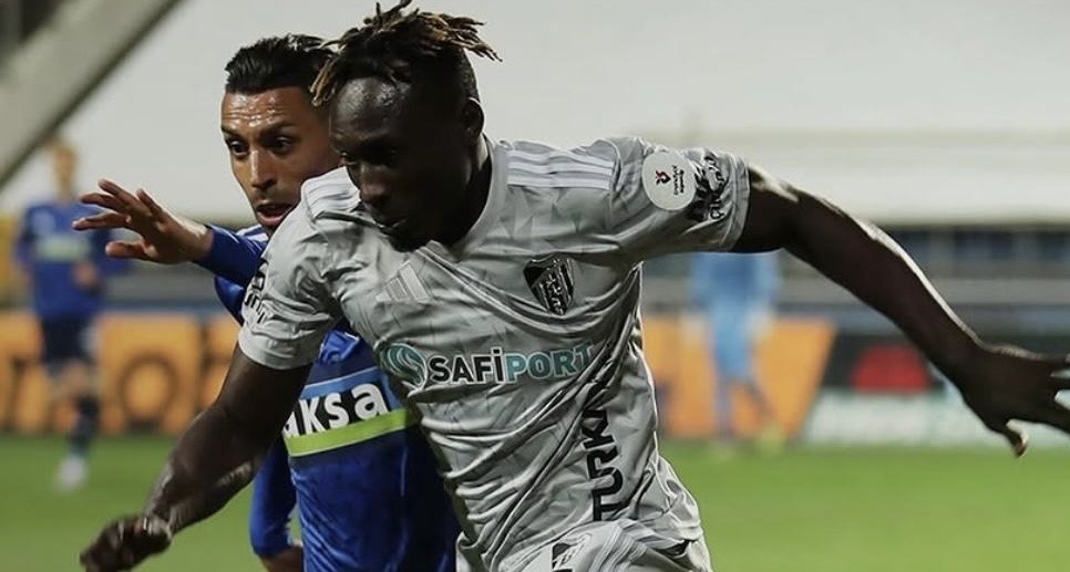 Kocaelispor’da Dan Agyei krizi çözüldü. Yeşil-siyahlılar, Ganalı futbolcunun yaklaşık 200