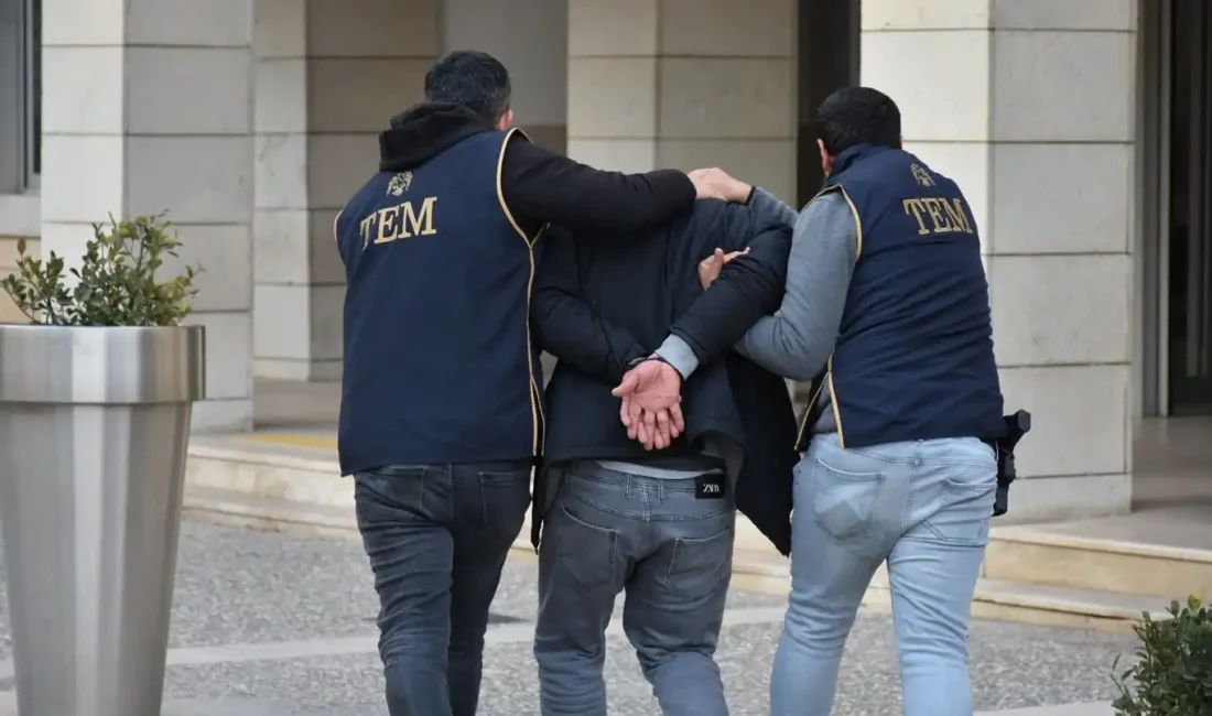 Darıca'da İl Jandarma Komutanlığı ekipleri tarafından düzenlenen operasyonda, hakkında kesinleşmiş