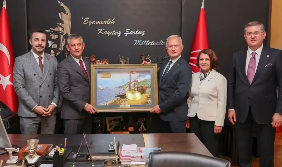 Karamürsel Belediye Başkanı Ahmet Çalık, CHP Lideri Özgür Özel’i makamında