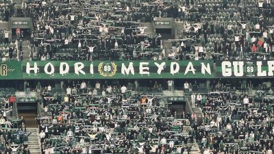 Hodri Meydan taraftarı, Kocaelispor’un Fatih Karagümrük maçında yine takımının yanında