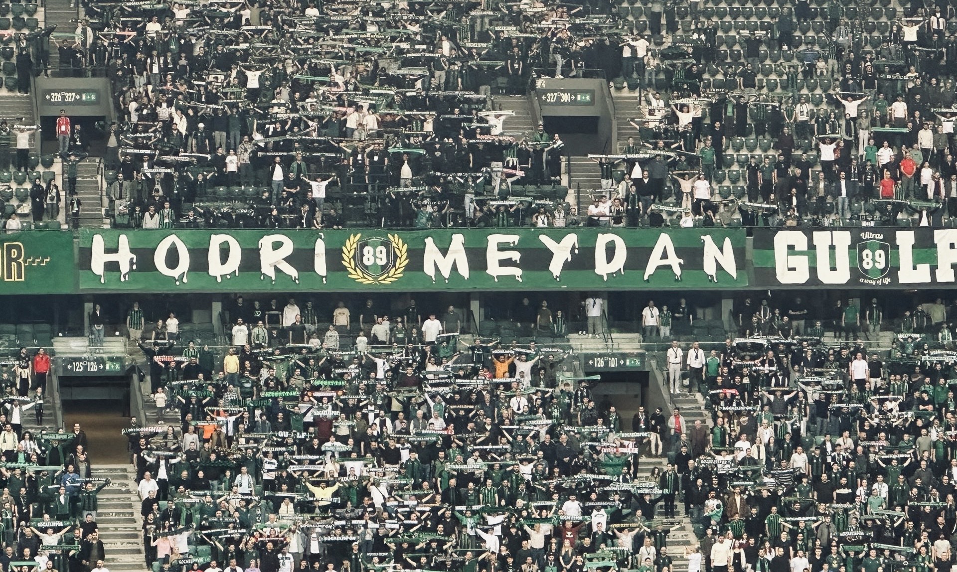 Hodri Meydan taraftarı, Kocaelispor’un Fatih Karagümrük maçında yine takımının yanında