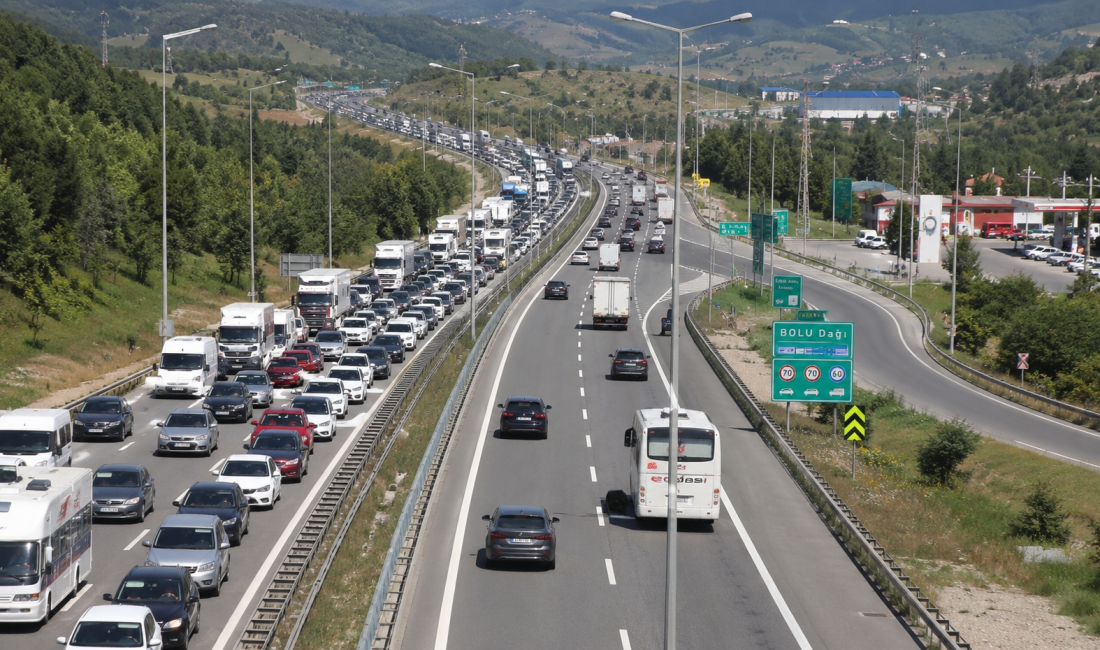 Kurban Bayramı dönüş trafiği Bolu geçişinde etkisini gösterdi. TEM Otoyolu