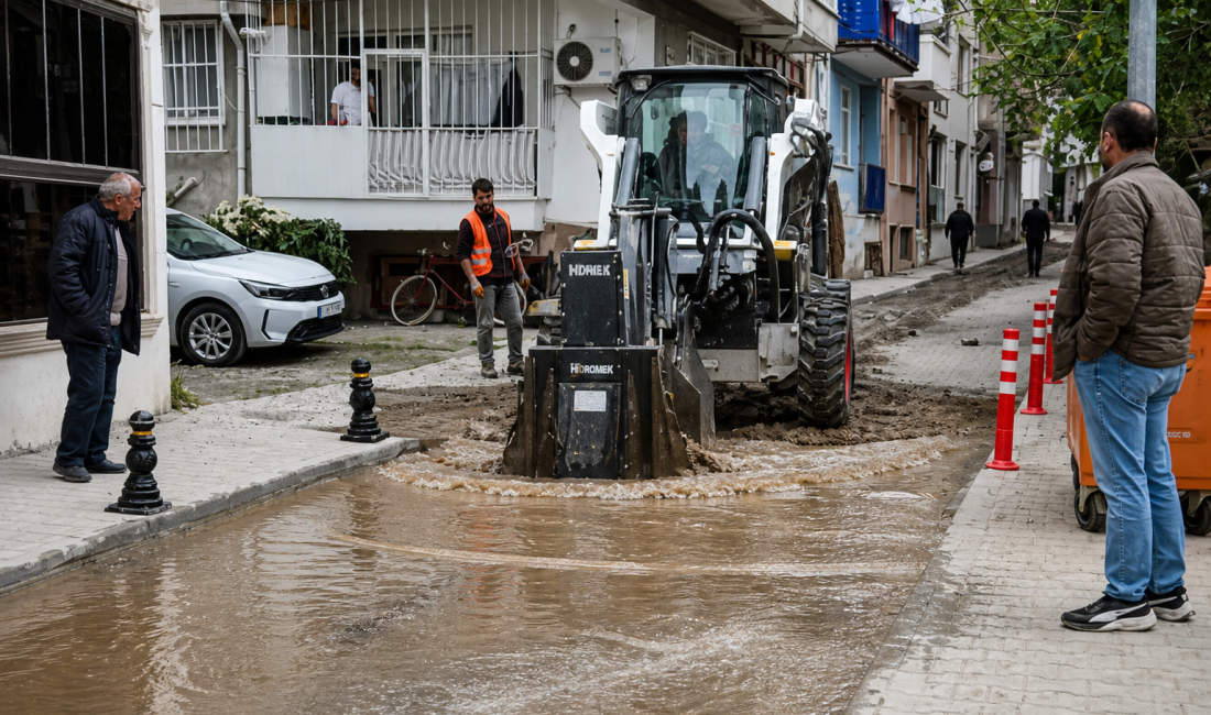 Kocaeli Karamürsel’de altyapı çalışması sırasında ana su hattı patladı. Sokak