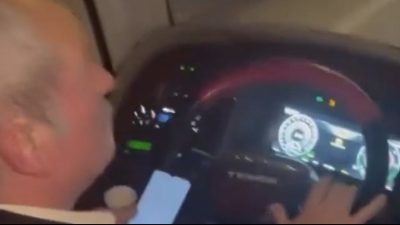 Kocaeli Sabiha Gökçen hattında sefer yapan otobüste şoförün seyir halindeyken