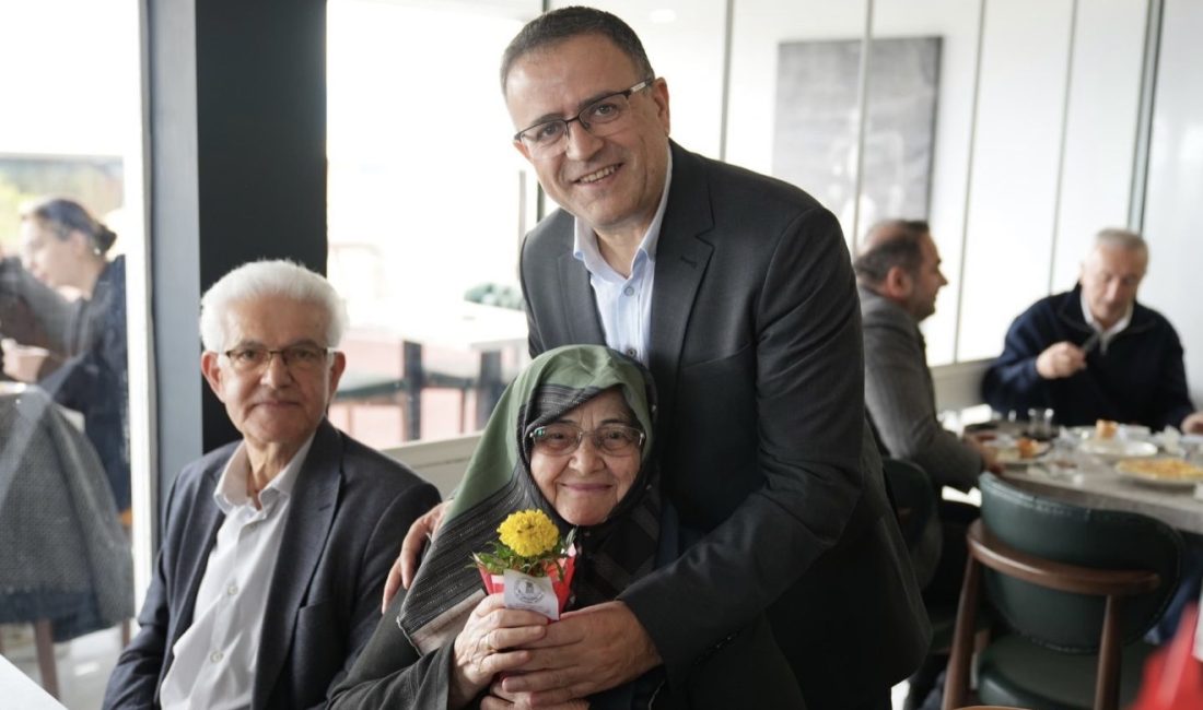 Kocaeli Derince’de Anneler Günü öncesi düzenlenen etkinlikte anneler bir araya