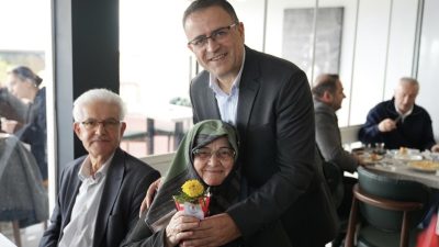 Kocaeli Derince’de Anneler Günü öncesi düzenlenen etkinlikte anneler bir araya