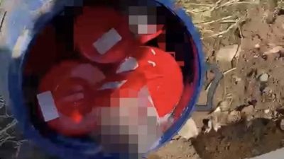 Şanlıurfa’daki Yeni Asri Mezarlığı’nda bulunan bir bidonun içerisindeki plastik kutularda