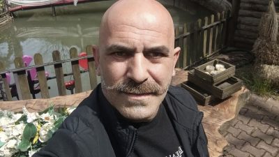 Kocaeli basınının sevilen isimlerinden Köksal Tüfekçioğlu, Gölcükspor’un şampiyonluk maçını izlerken