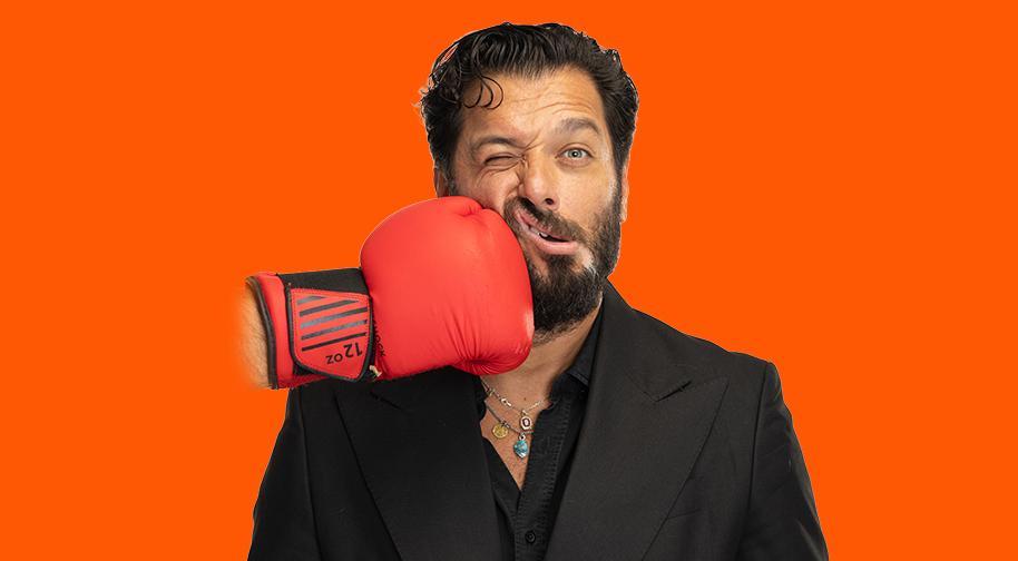 Hayrettin’in Kocaeli’de sahnelediği Kaos Show’da gerginlik yaşandı. Ünlü komedyen, laf