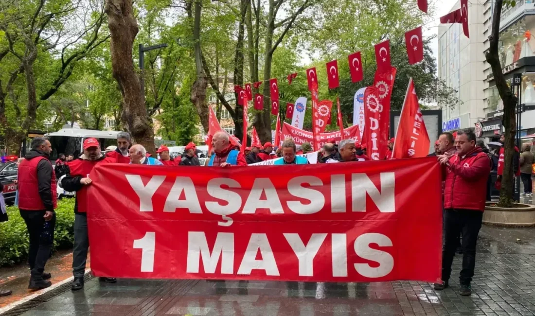 Kocaeli'de 1 Mayıs kutlamaları için İzmit Sabri Yalım Parkı’nda toplanan