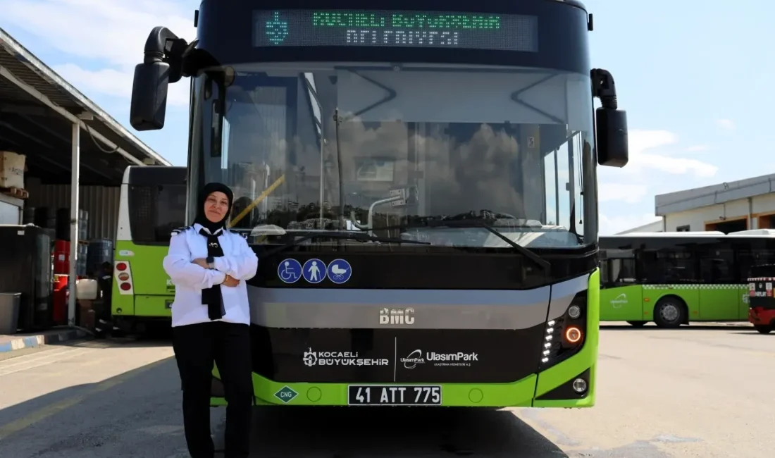 Kocaeli Büyükşehir Belediyesi iştiraklerinden UlaşımPark bünyesinde görev yapan kadın şoförler,