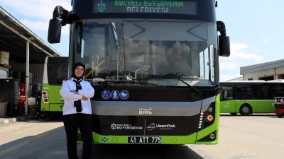 Kocaeli Büyükşehir Belediyesi iştiraklerinden UlaşımPark bünyesinde görev yapan kadın şoförler,