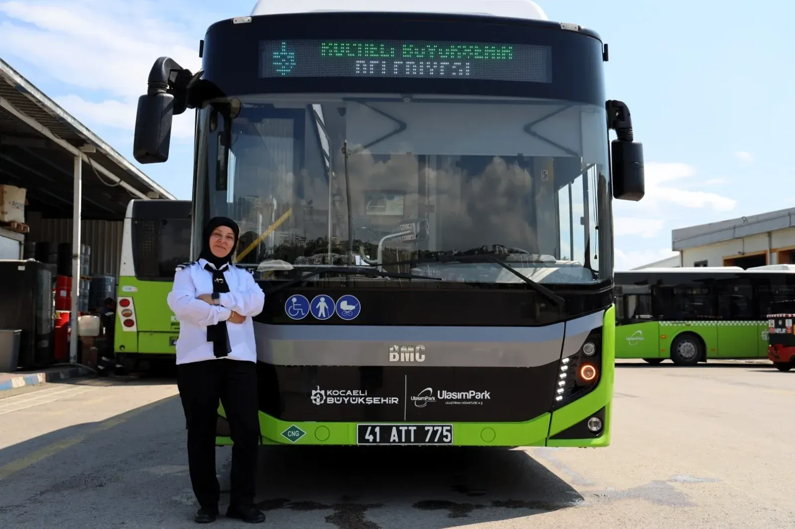 Kocaeli Büyükşehir Belediyesi iştiraklerinden UlaşımPark bünyesinde görev yapan kadın şoförler,
