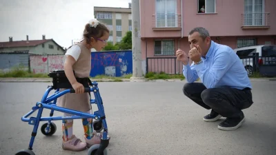 Çayırova’da yaşayan Sadık Yalçınkaya, serebral palsi teşhisi konulan kızı Lina’nın
